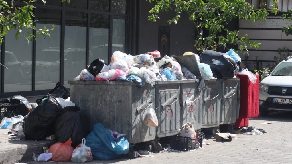 CHP stronghold Izmir suffers under Turkish main opposition