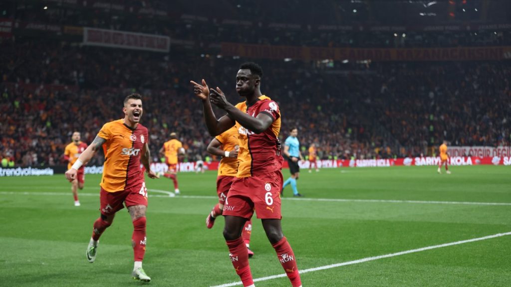Galatasaray in driver’s seat as title race nears boiling point
