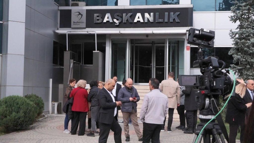 Man arrested in Istanbul corruption case after helping fugitive flee