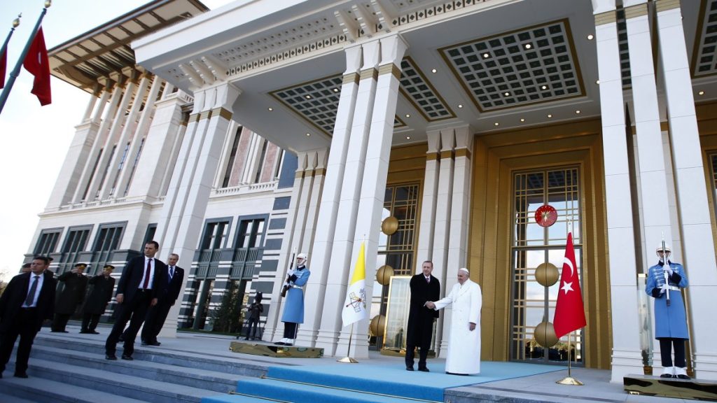 Türkiye watches Vatican closely as papal transition nears