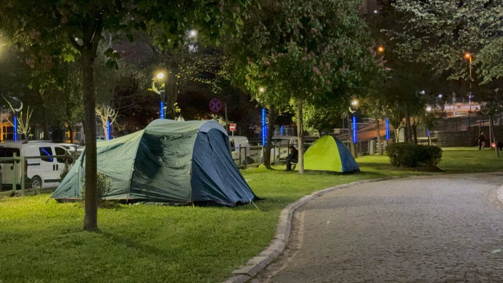 Istanbul quake divides experts: Is worst over or still to come?