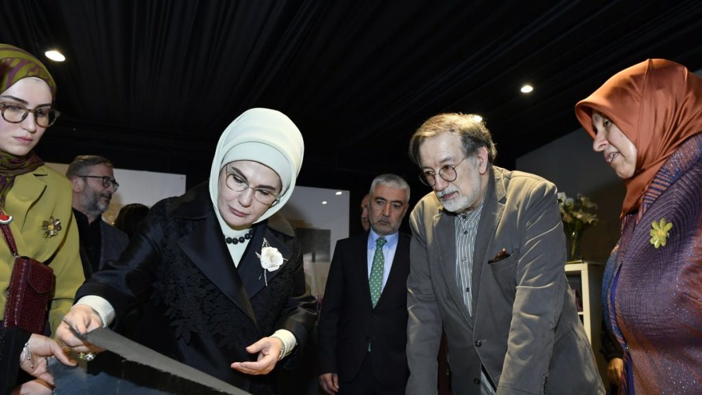 Emine Erdoğan honors historical manuscripts at Kahramanmaraş event