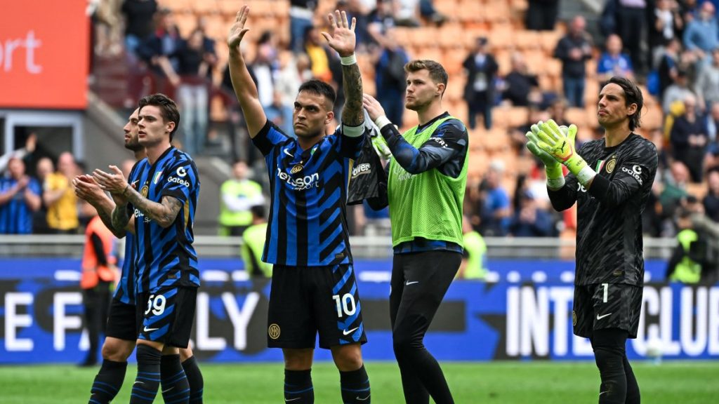 Inter Milan’s Serie A title hopes take hit as Roma steal show