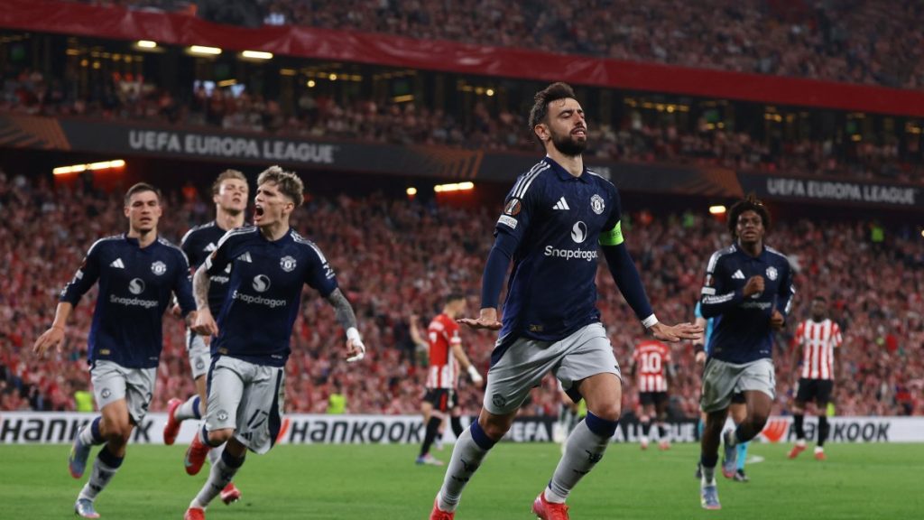 United, Spurs keep their European dreams alive with 1st-leg wins