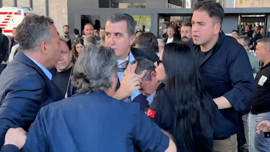 Assailant slaps Turkish main opposition leader Özel