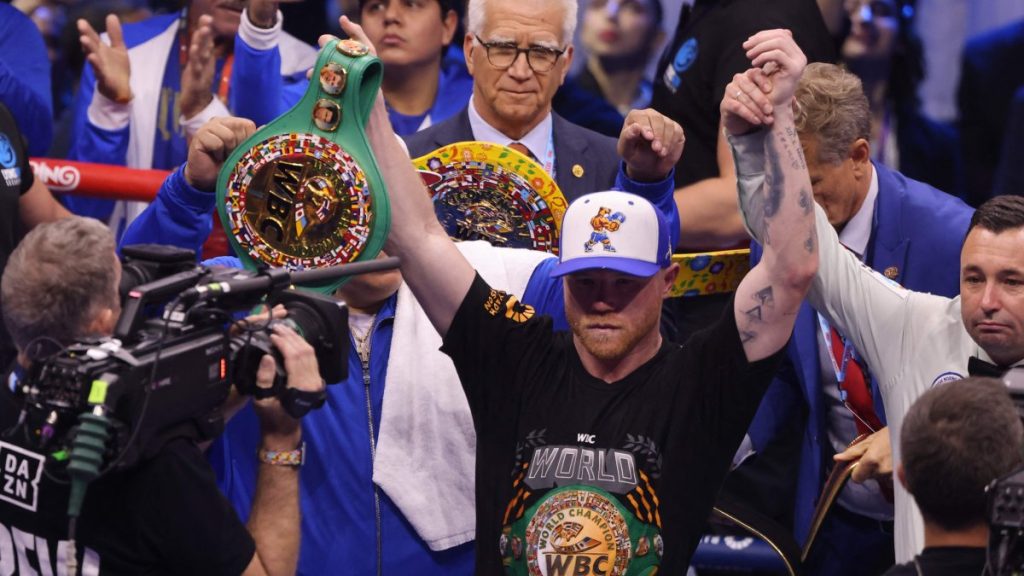 Mexico boxing star Canelo Alvarez unifies super middleweight titles