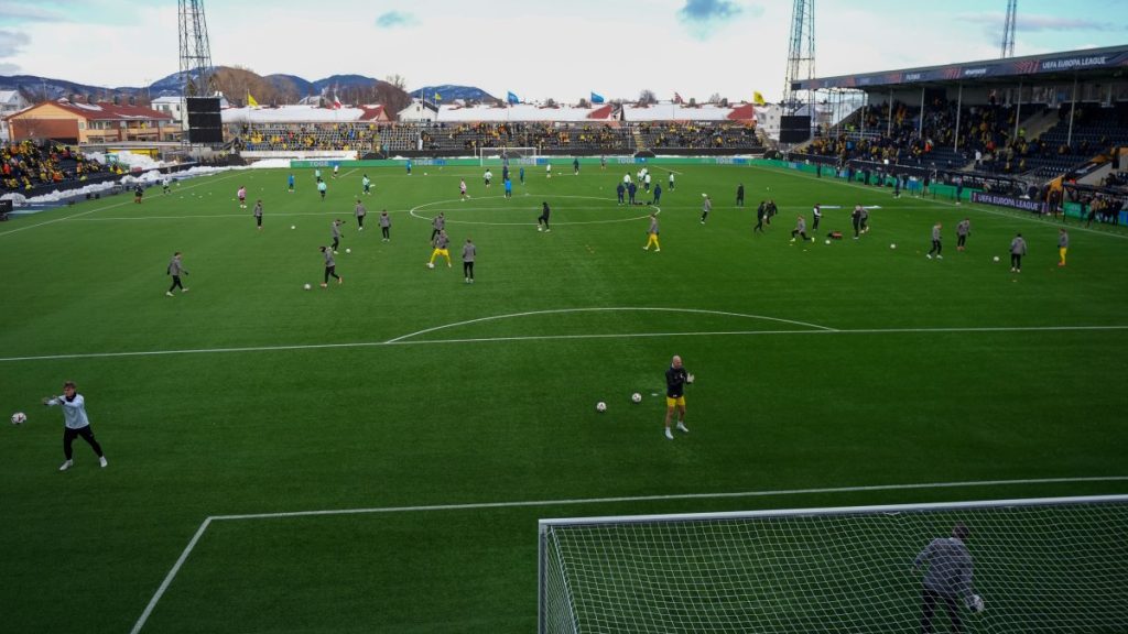 Europa League semifinal to test Tottenham on turf, temperature