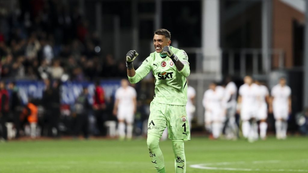 Muslera to break Turkish football cup record in double chase