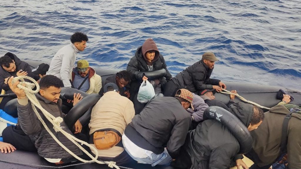 Turkish coast guard rescues 24 migrants off Izmir