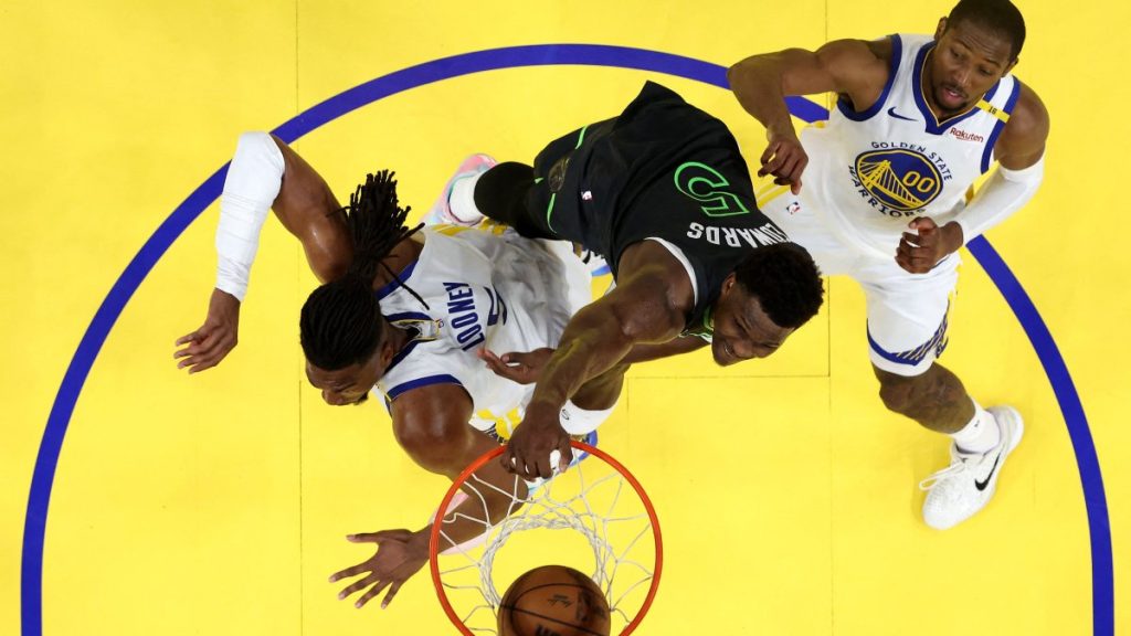 Timberwolves wound Curry-less Warriors to claim NBA playoff lead
