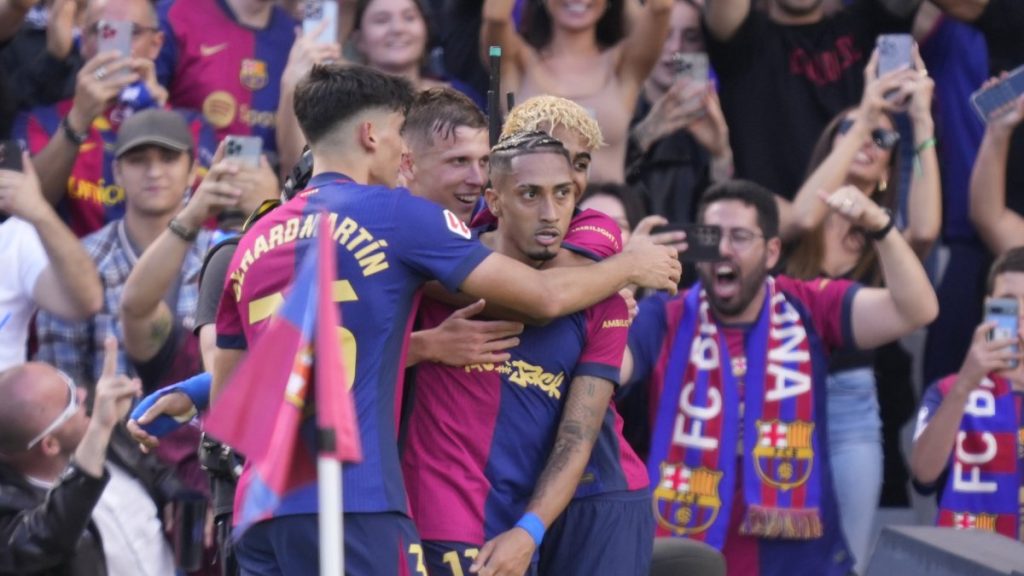 Barcelona edge Madrid in 7-goal show to put 1 hand on Liga title