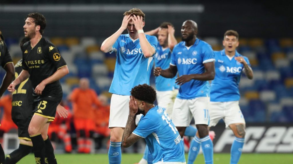 Napoli stumble in title race as Genoa grab late draw, Inter close in