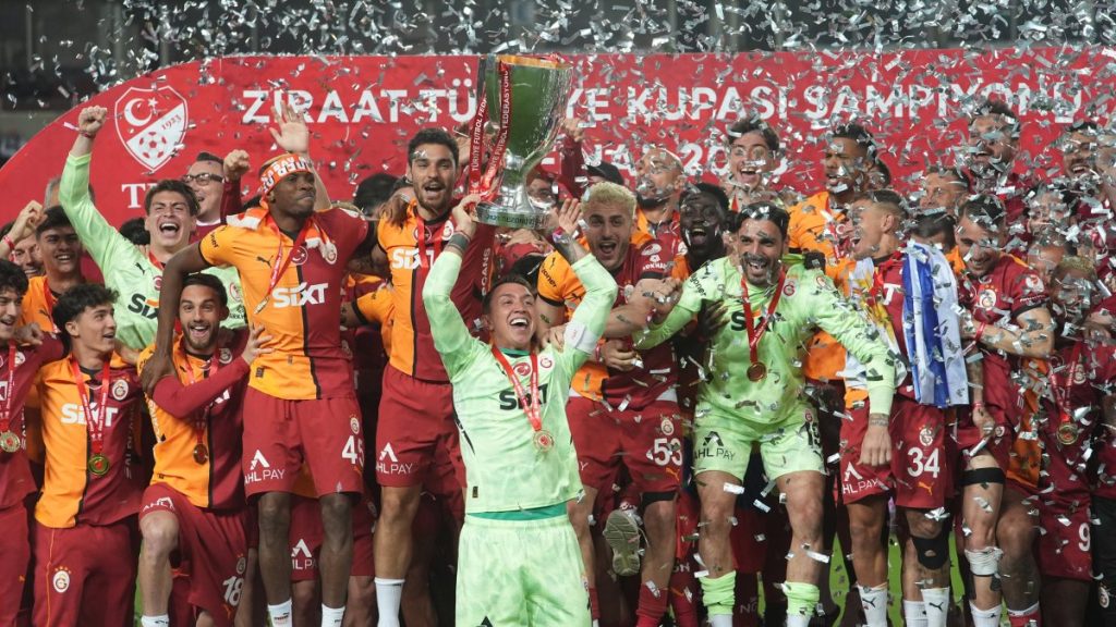 Galatasaray crush Trabzonspor to end 5-year Turkish Cup drought
