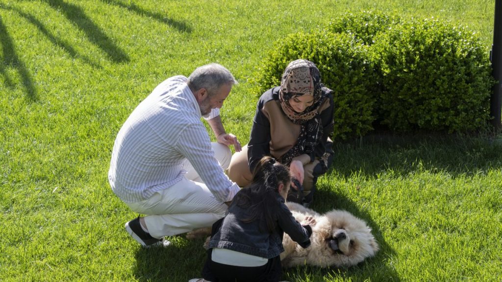 Istanbul woman offers home to orphaned child, inspires social change