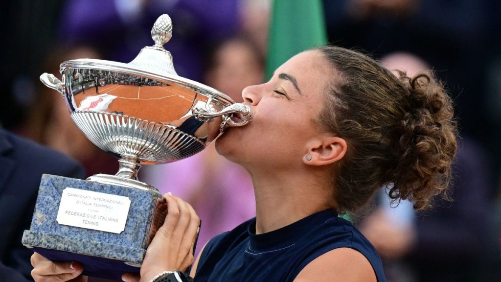 Paolini beats Gauff, shattering 40-year drought at Italian Open