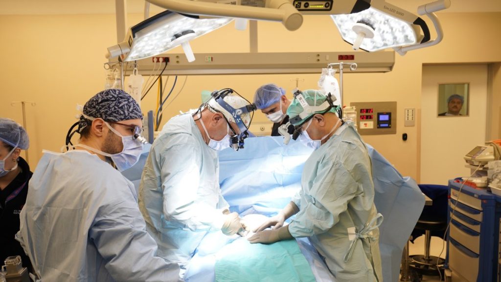 Rare surgery saves girl with horizontal heart in Türkiye