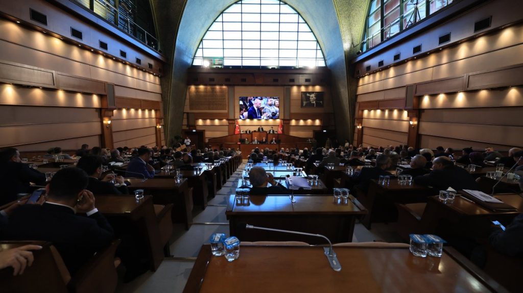 Key figure in Istanbul mayor’s case confesses corruption