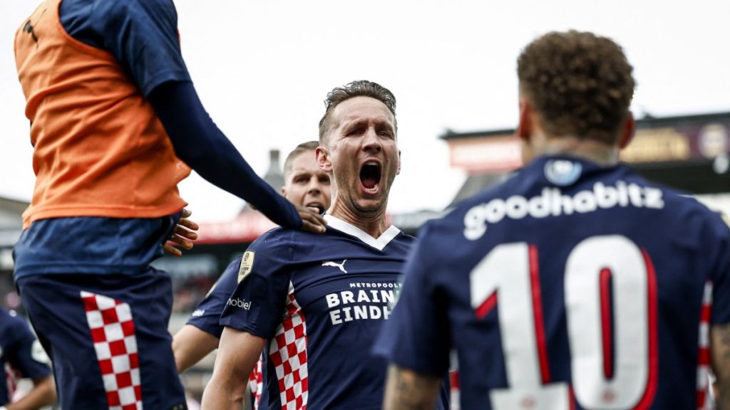 PSV pull off stunner to snatch Eredivisie crown, Ajax choke