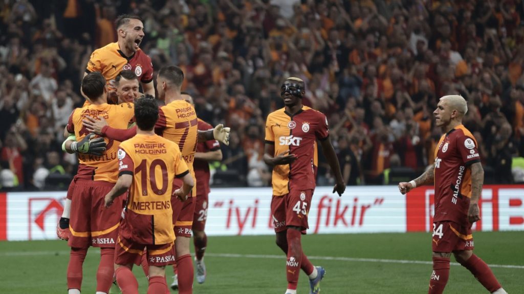 Galatasaray clinch 25th Süper Lig title, add historic 5th star feat